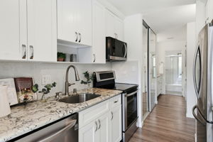 019_F8_2087 Ascot Dr unit 124