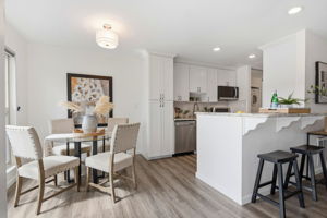 023_F8_2087 Ascot Dr unit 124