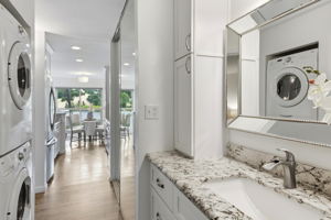 029_F8_2087 Ascot Dr unit 124