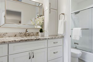 030_F8_2087 Ascot Dr unit 124