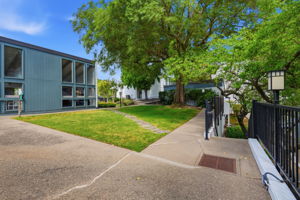 044_F8_2087 Ascot Dr unit 124