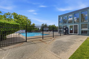 048_F8_2087 Ascot Dr unit 124
