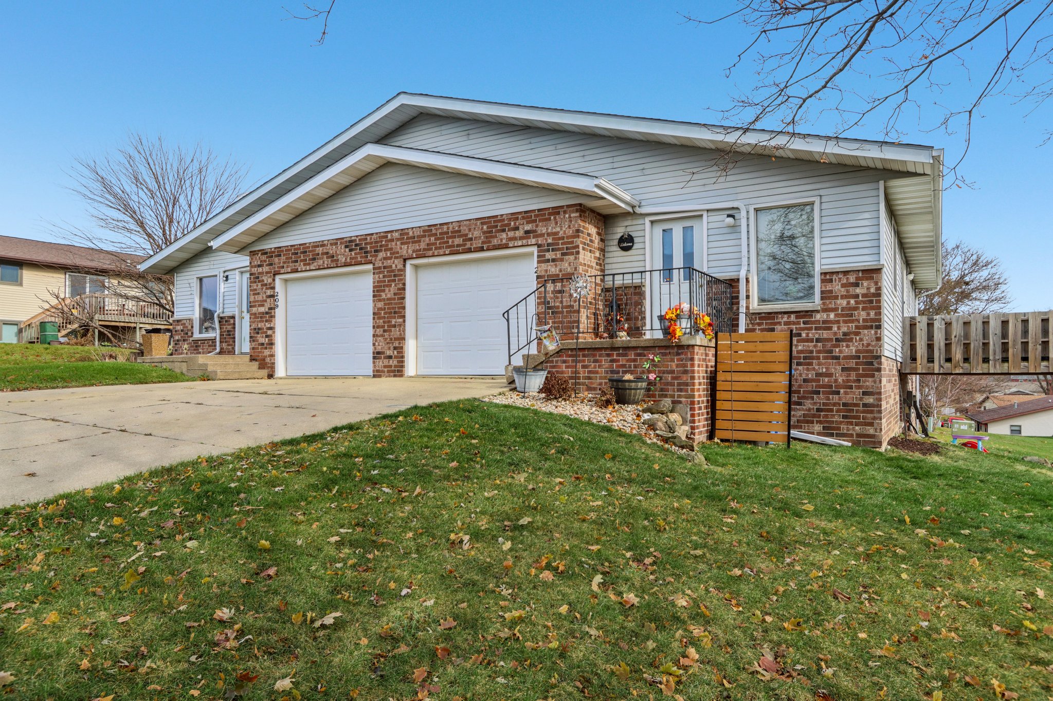 209-211 Buechner Drive-S2211-005.jpg