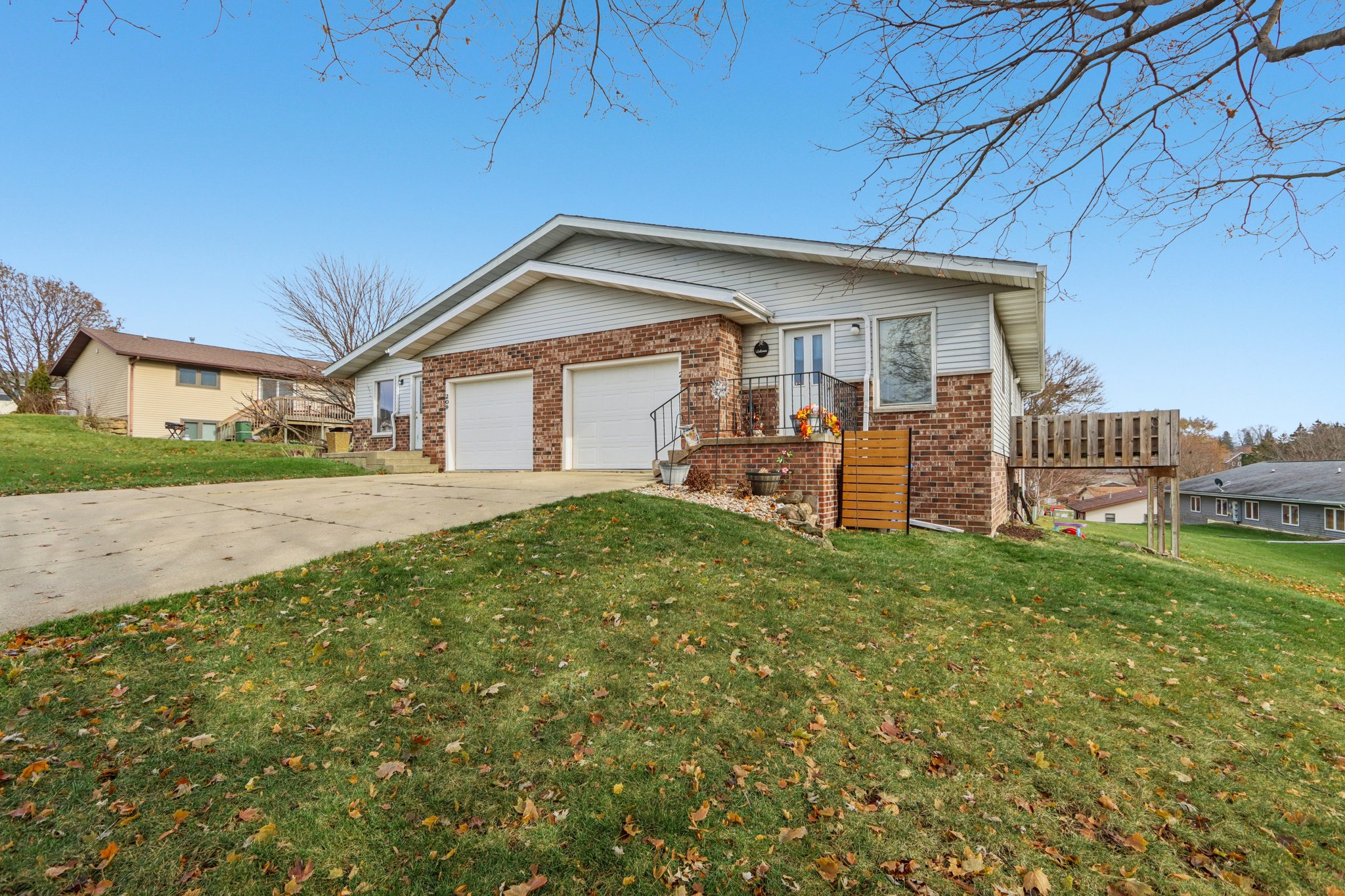 209-211 Buechner Drive-S2211-006.jpg