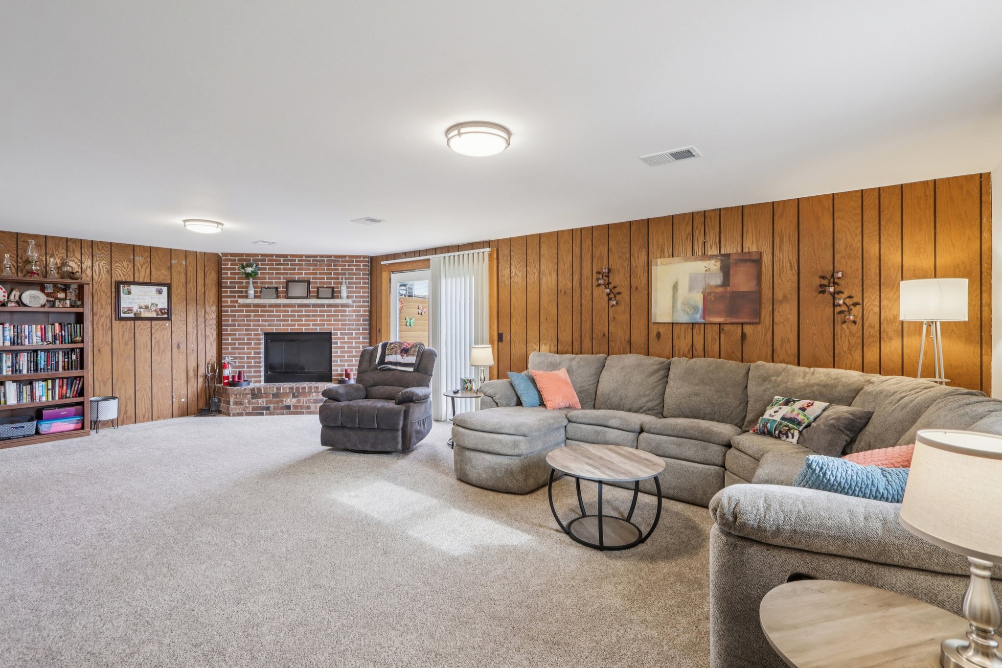 209-211 Buechner Drive-S2211-015.jpg