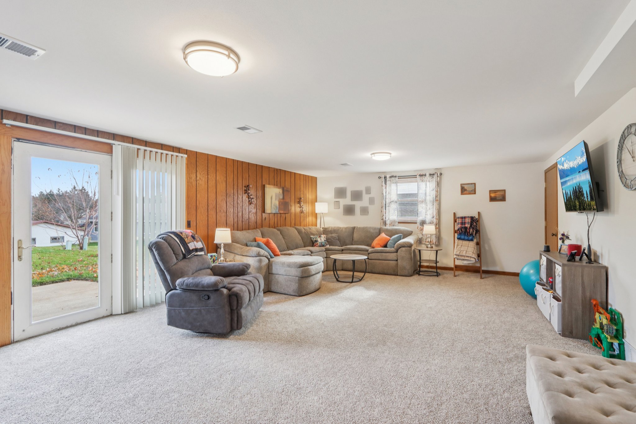 209-211 Buechner Drive-S2211-018.jpg