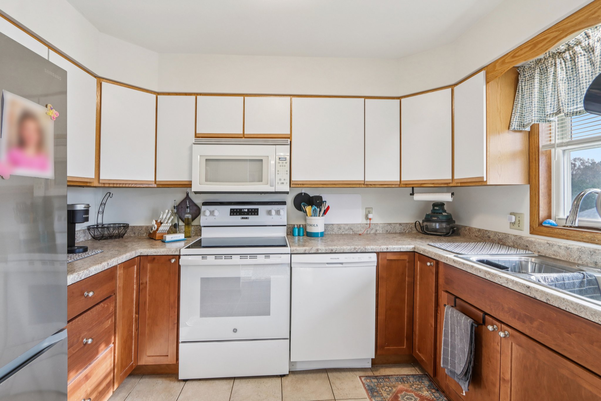 209-211 Buechner Drive-S2211-028.jpg