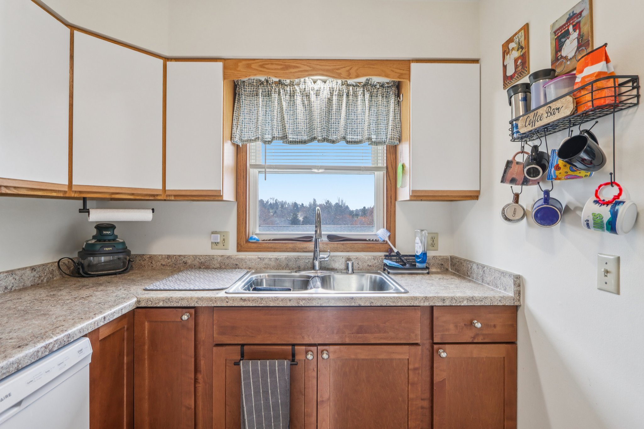 209-211 Buechner Drive-S2211-029.jpg