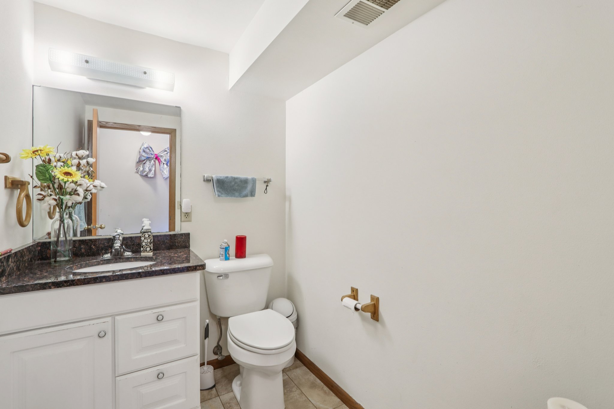 209-211 Buechner Drive-S2211-034.jpg