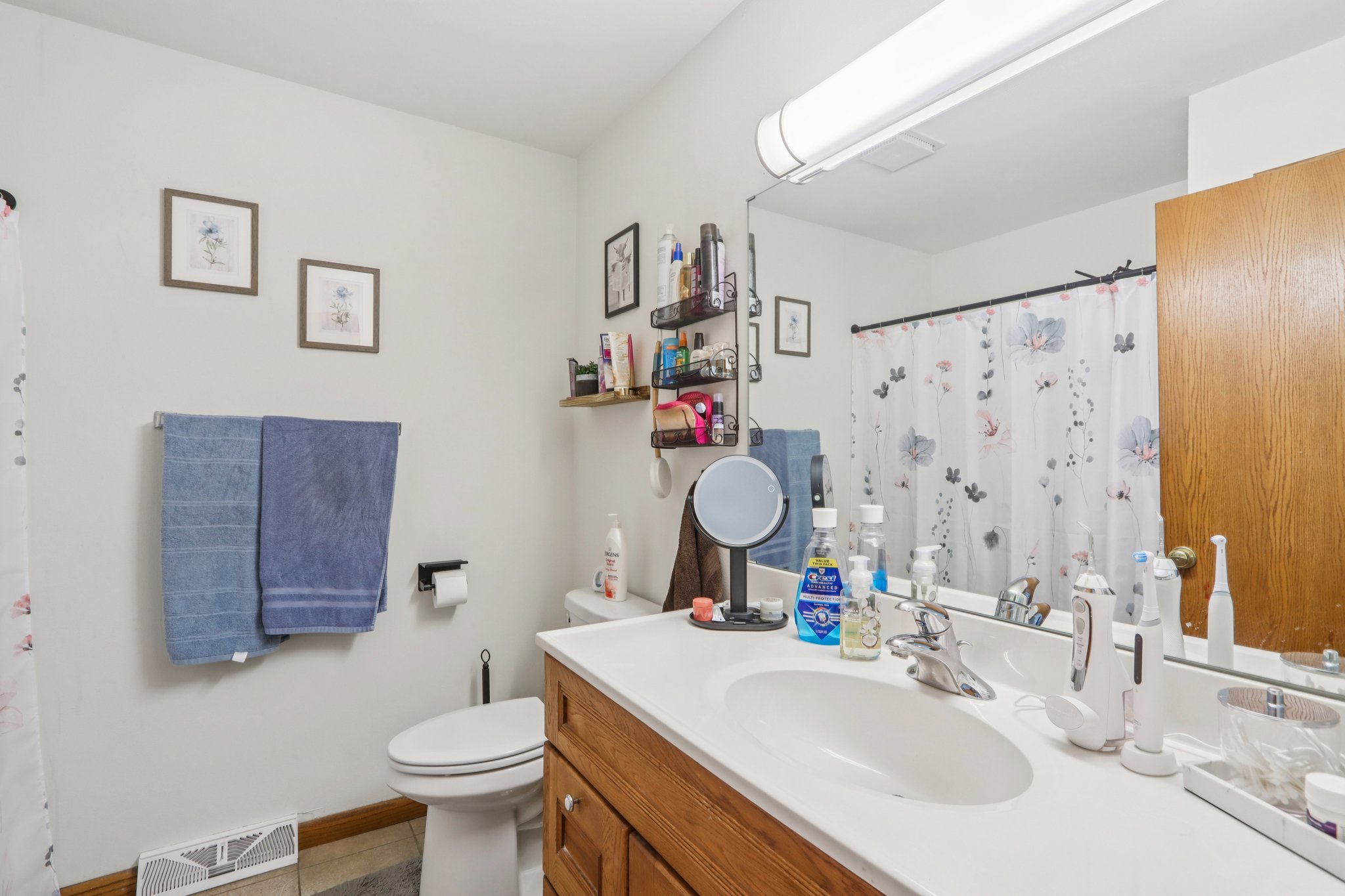 209-211 Buechner Drive-S2211-035.jpg