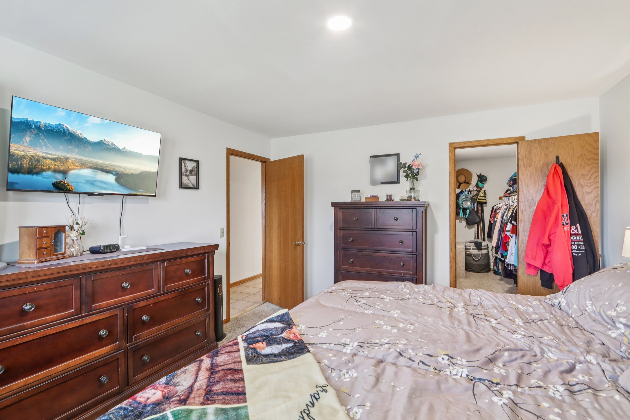 209-211 Buechner Drive-S2211-038.jpg