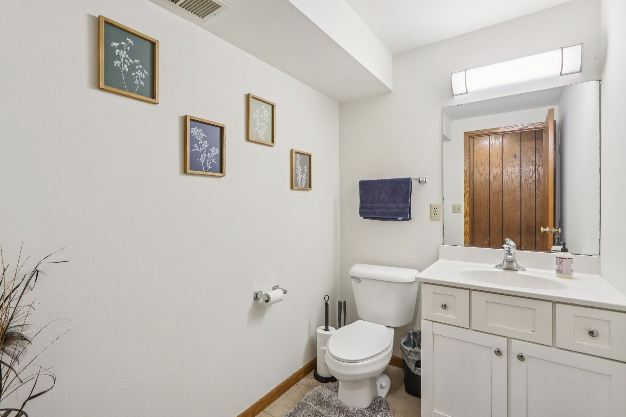 209-211 Buechner Drive-S2211-043.jpg