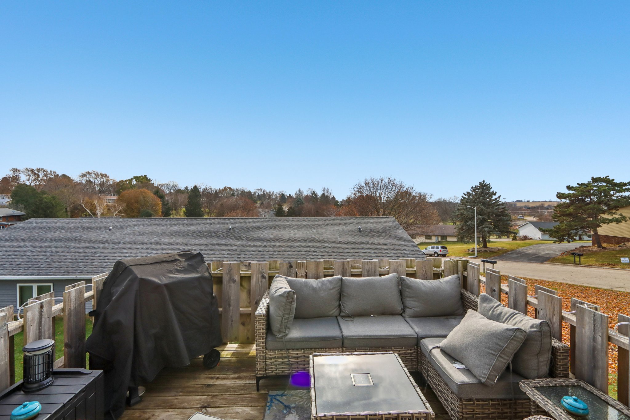 209-211 Buechner Drive-S2211-045.jpg