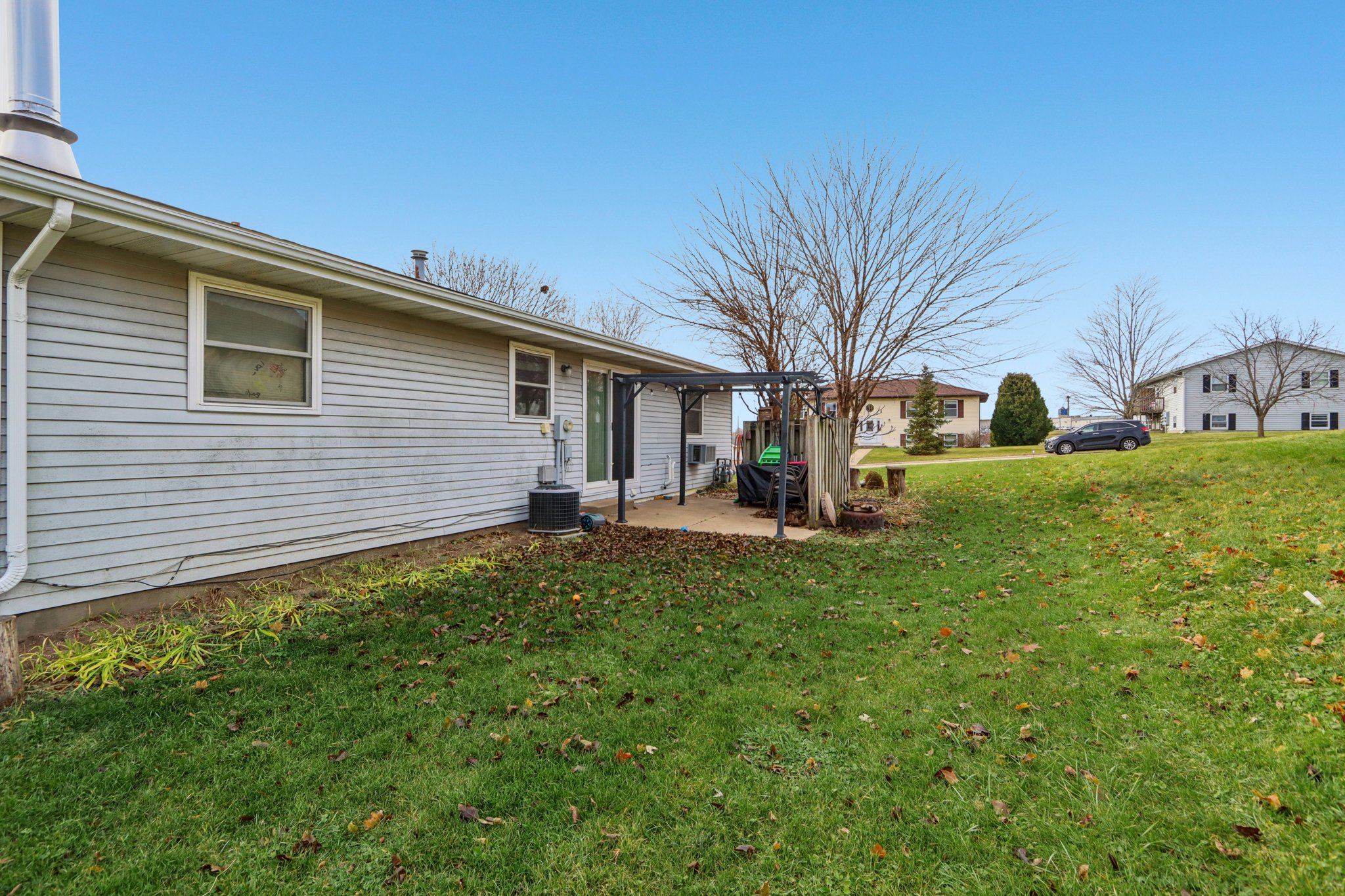 209-211 Buechner Drive-S2211-052.jpg