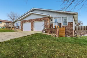 209-211 Buechner Drive-S2211-005.jpg