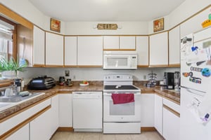 209-211 Buechner Drive-S2211-026.jpg