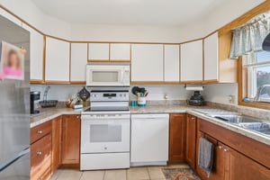 209-211 Buechner Drive-S2211-028.jpg