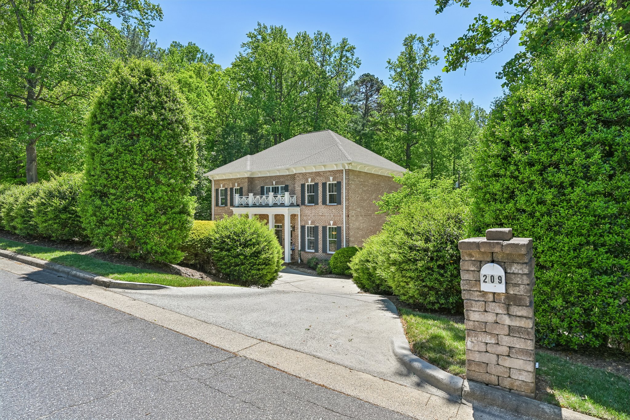 37th Avenue Pl-S2304-003.jpg