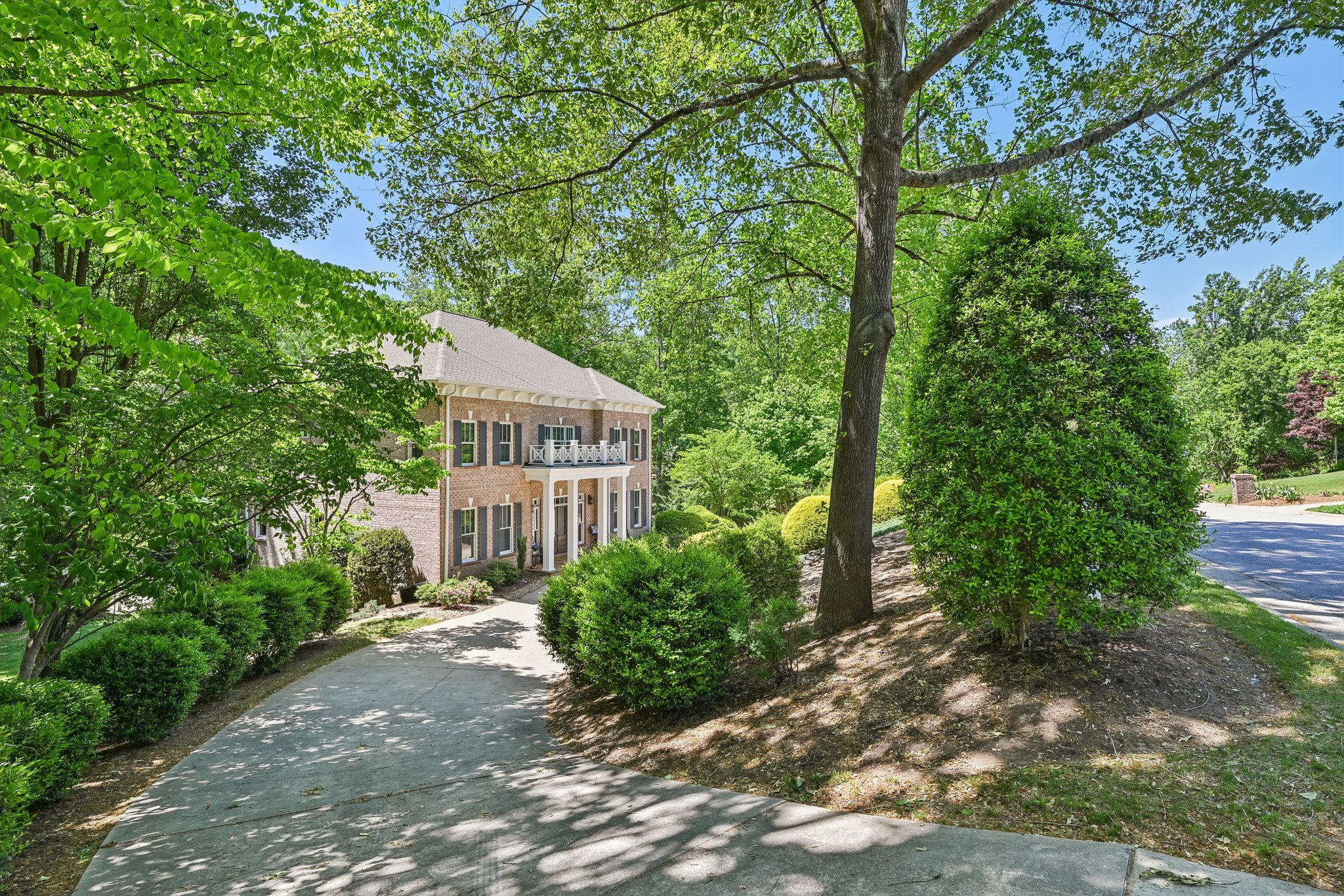 37th Avenue Pl-S2304-004.jpg