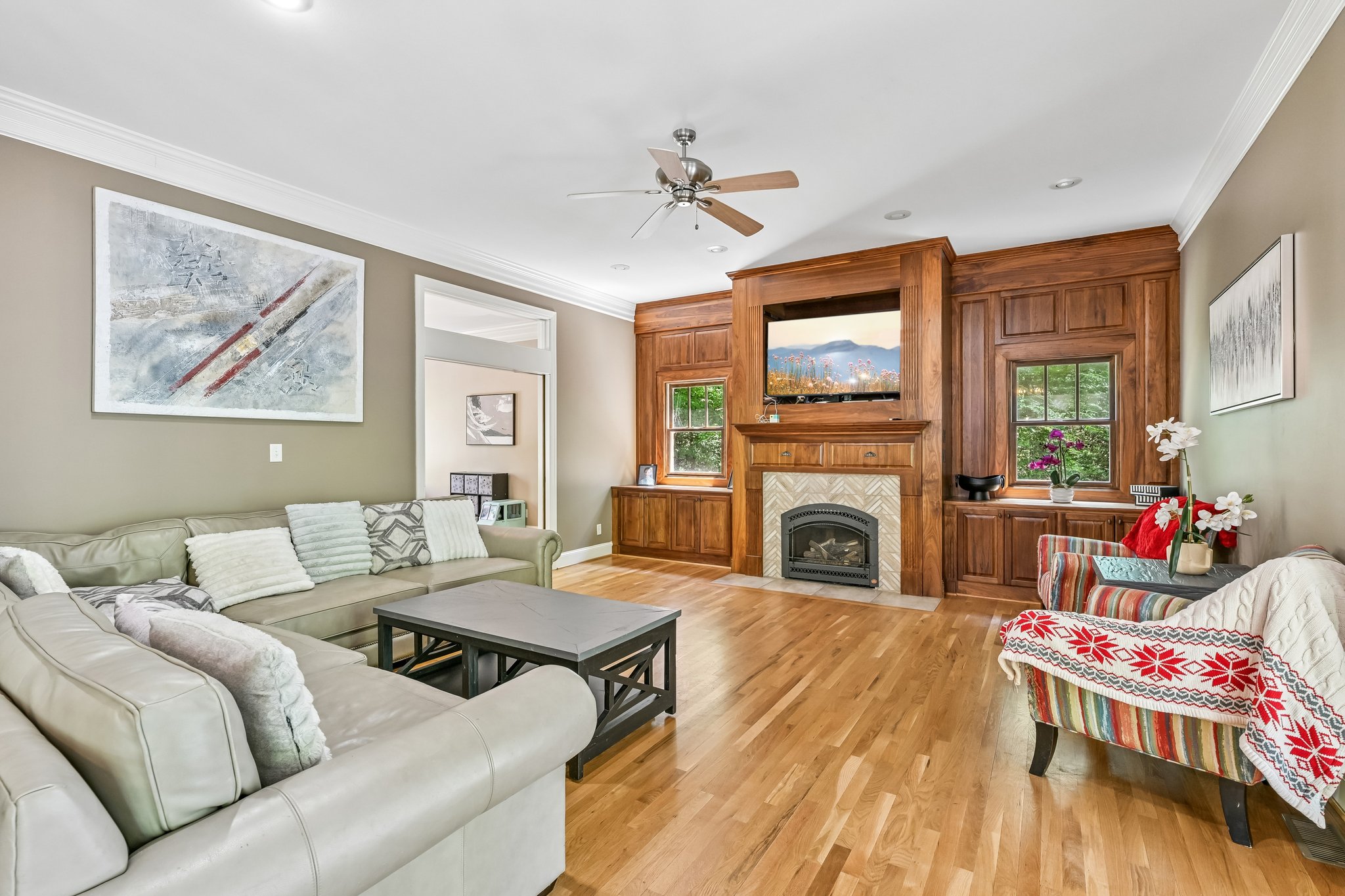 37th Avenue Pl-S2304-013.jpg