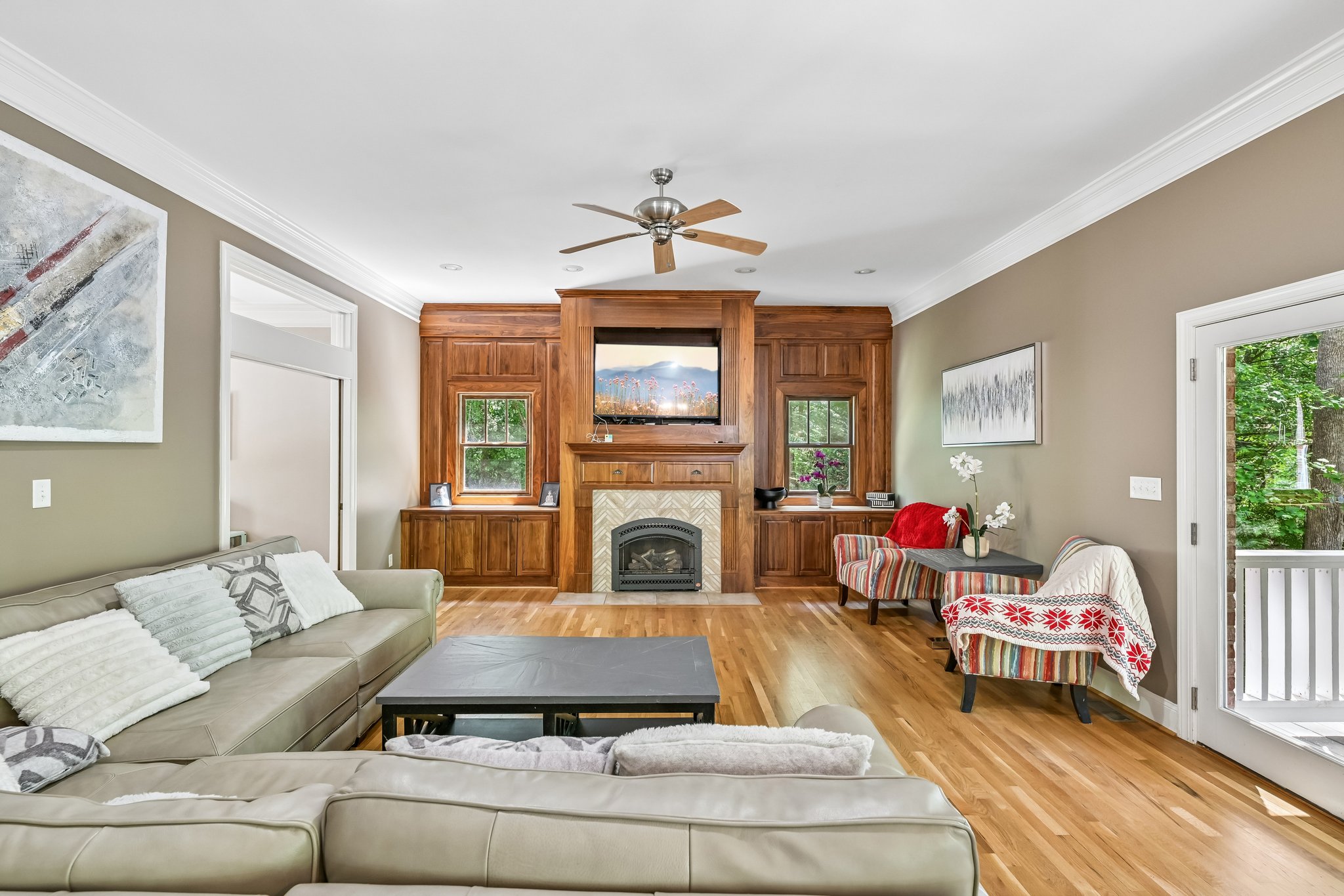 37th Avenue Pl-S2304-014.jpg