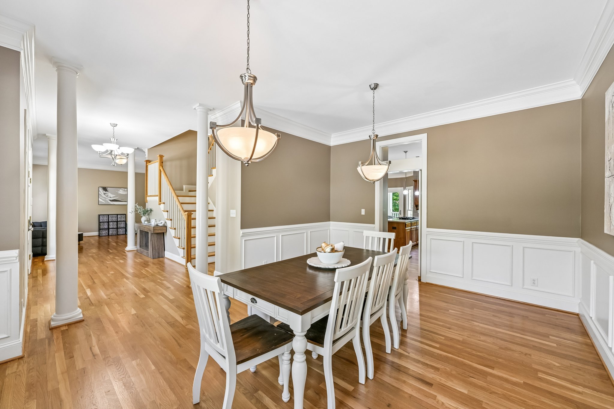 37th Avenue Pl-S2304-016.jpg