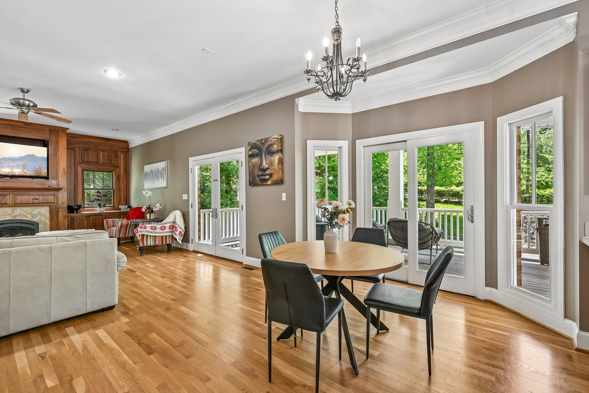 37th Avenue Pl-S2304-019.jpg