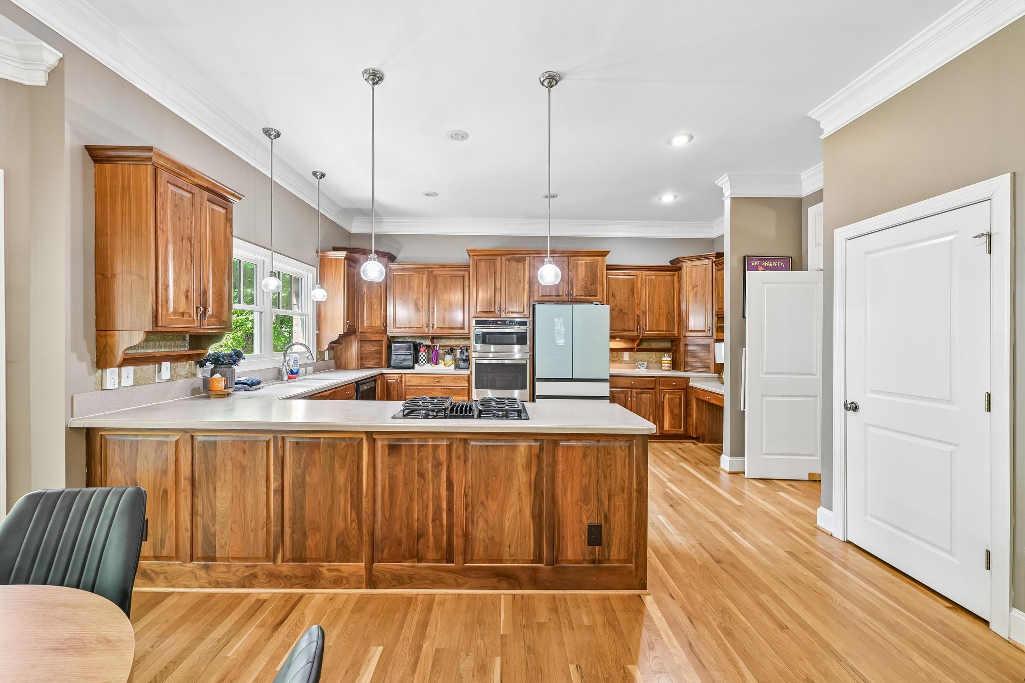 37th Avenue Pl-S2304-020.jpg