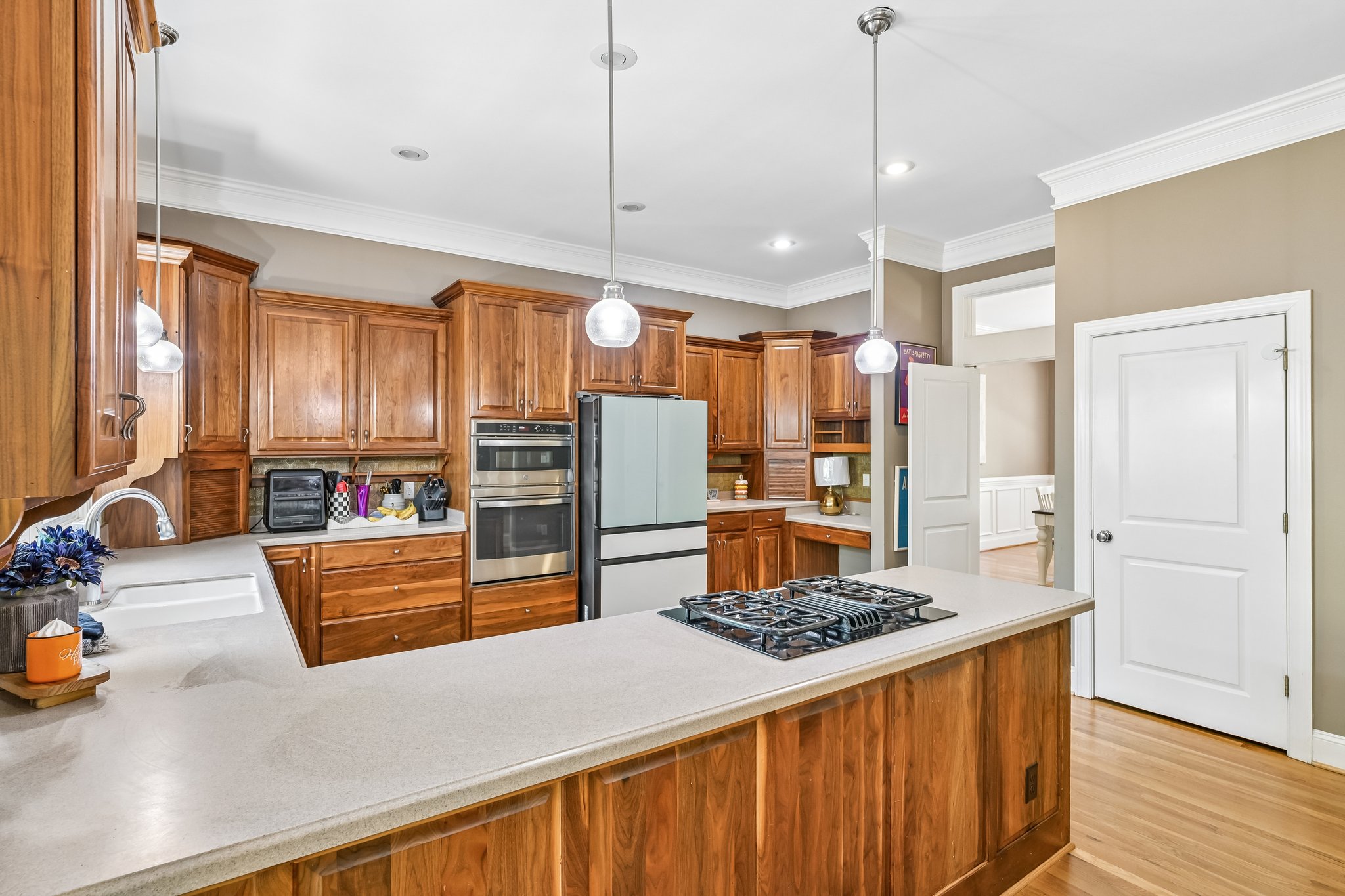 37th Avenue Pl-S2304-021.jpg