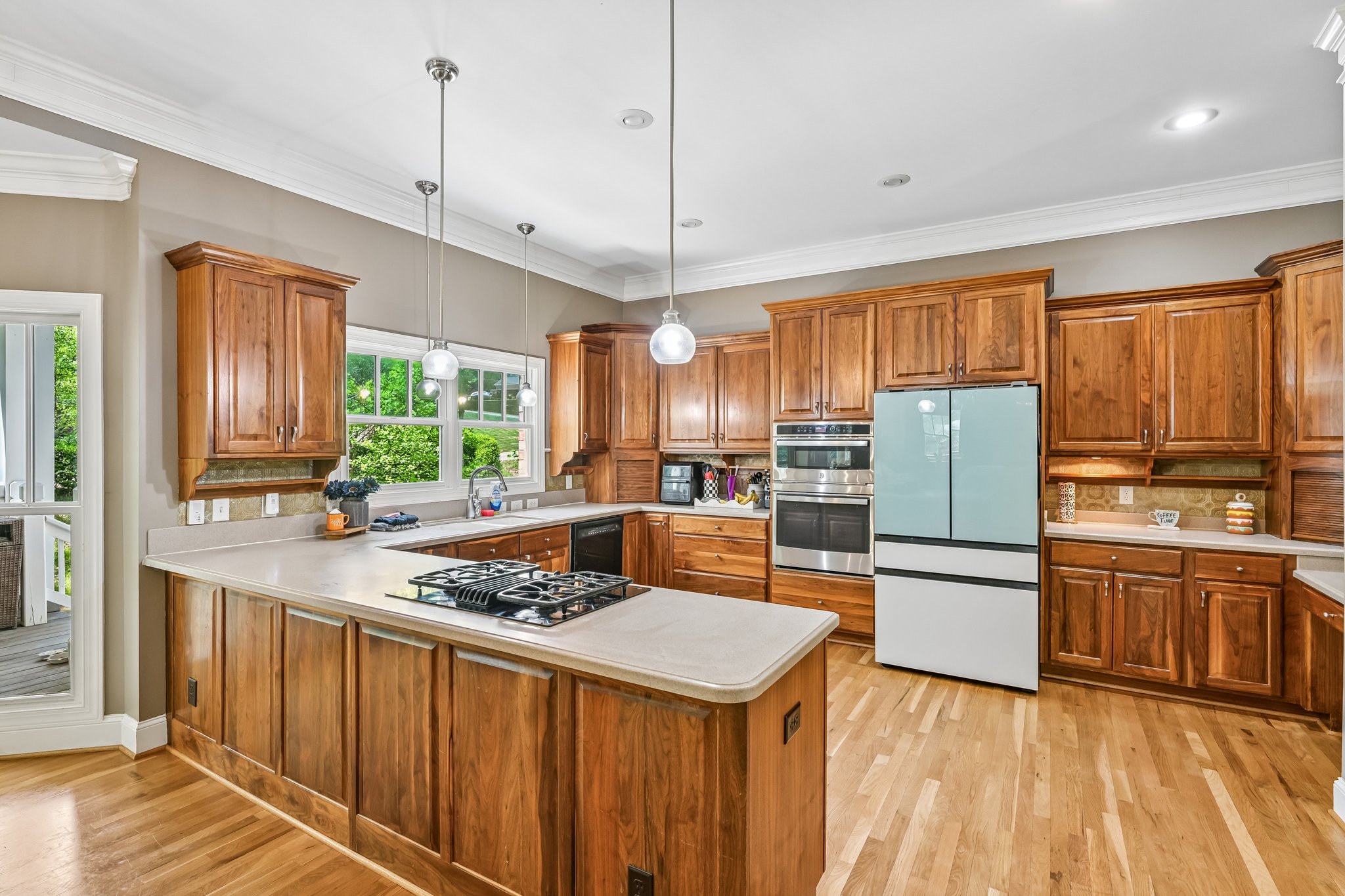 37th Avenue Pl-S2304-022.jpg