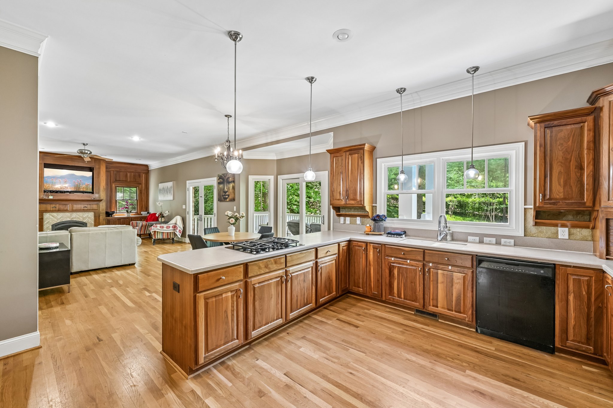 37th Avenue Pl-S2304-024.jpg