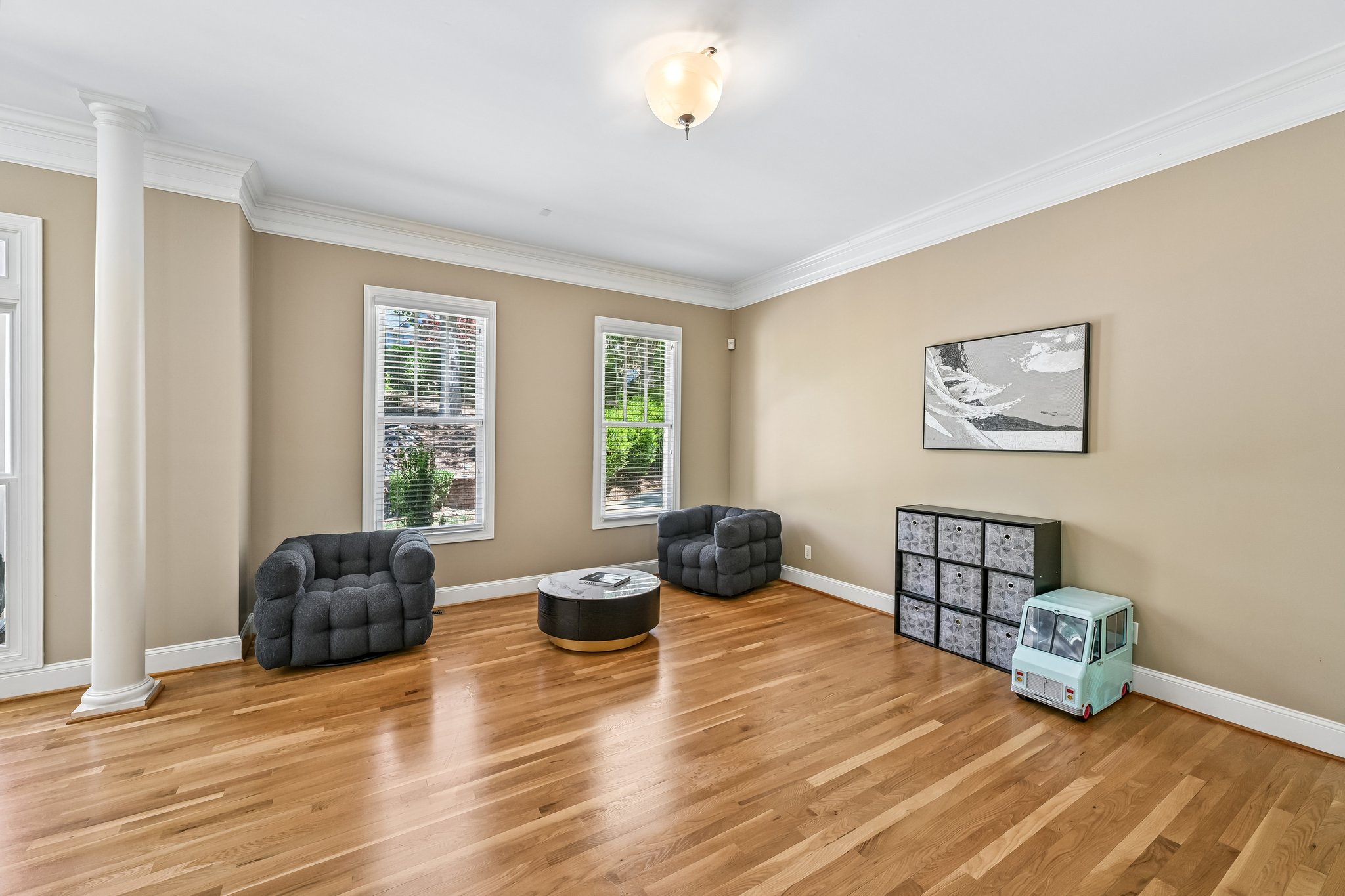 37th Avenue Pl-S2304-027.jpg