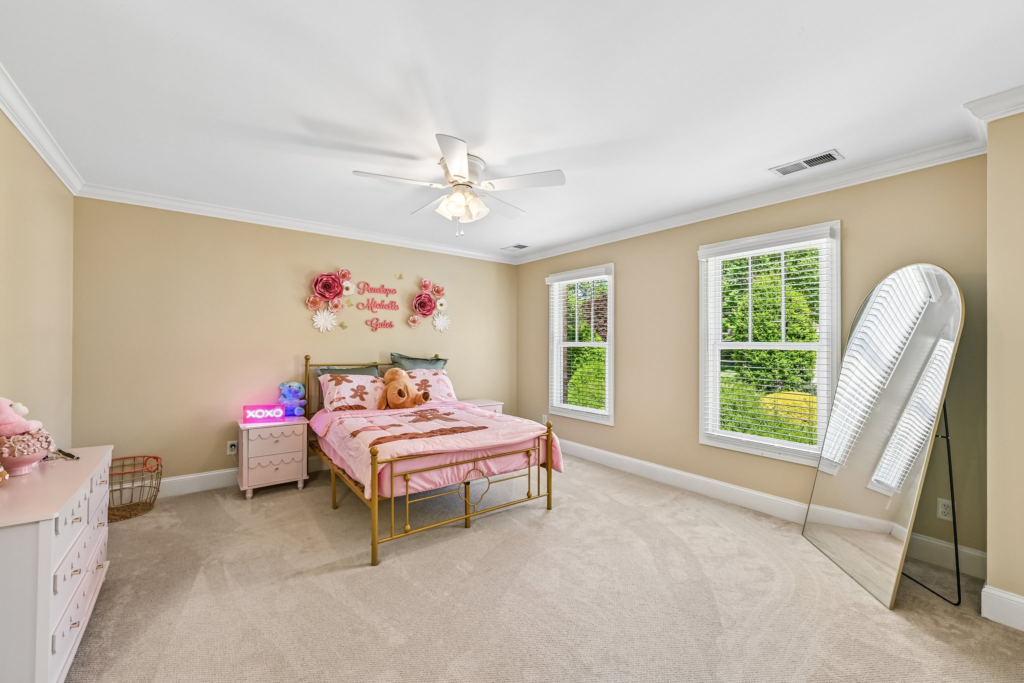 37th Avenue Pl-S2304-031.jpg