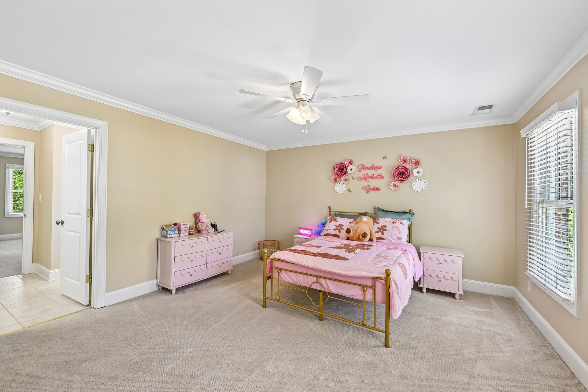 37th Avenue Pl-S2304-032.jpg