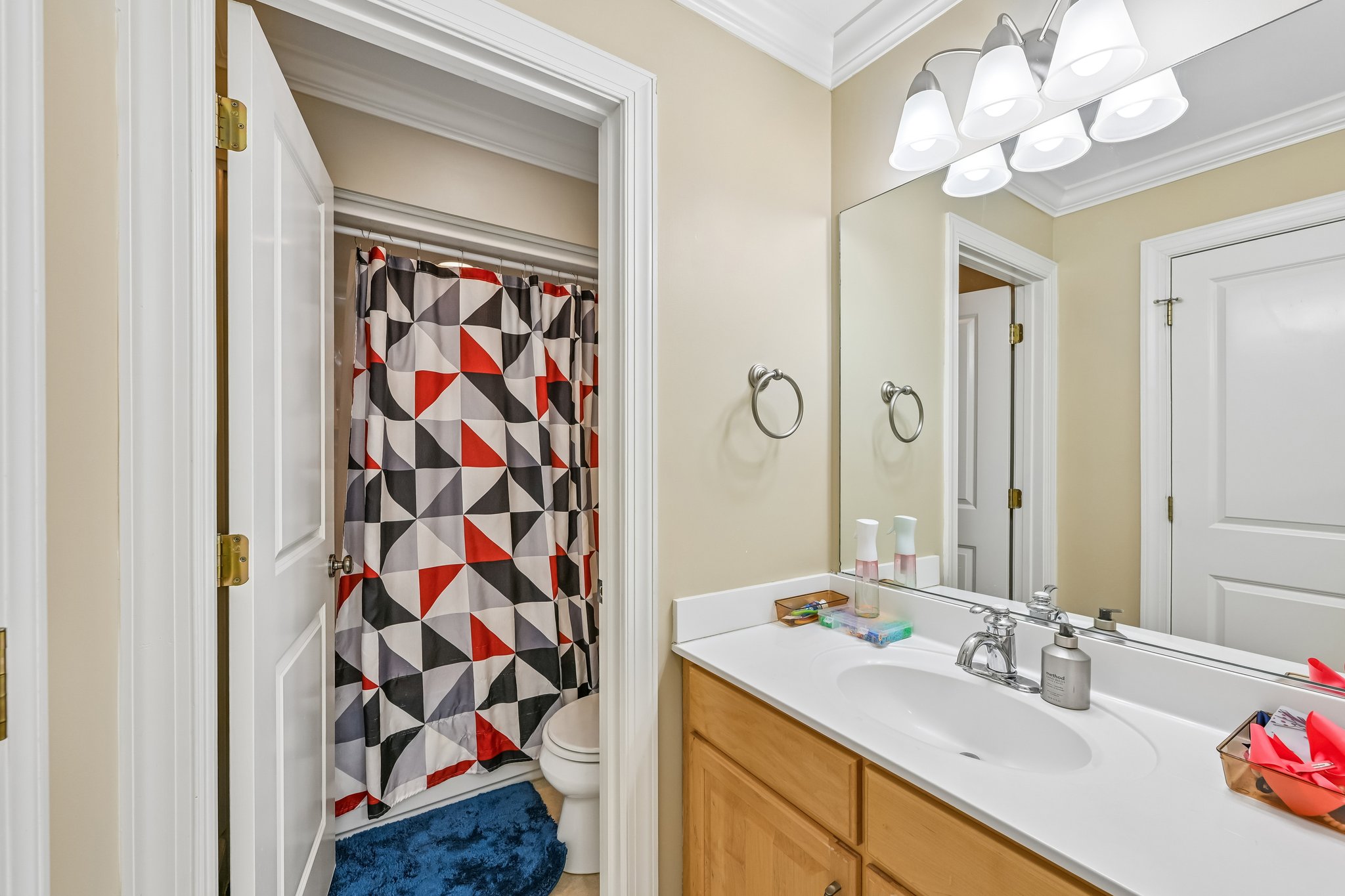 37th Avenue Pl-S2304-034.jpg