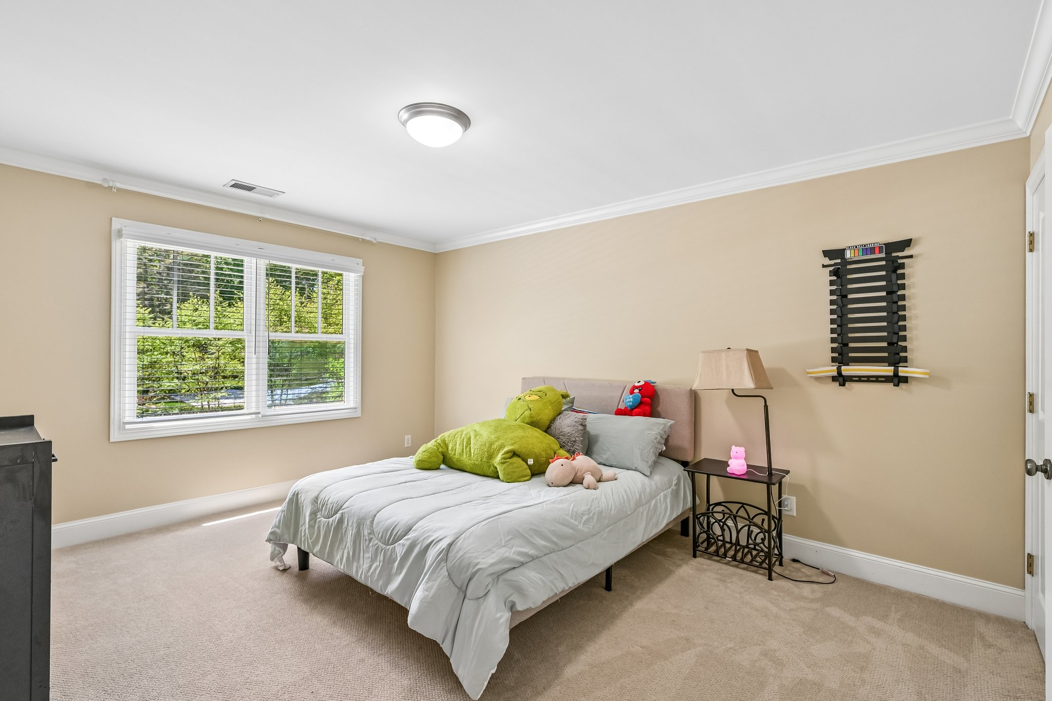 37th Avenue Pl-S2304-035.jpg