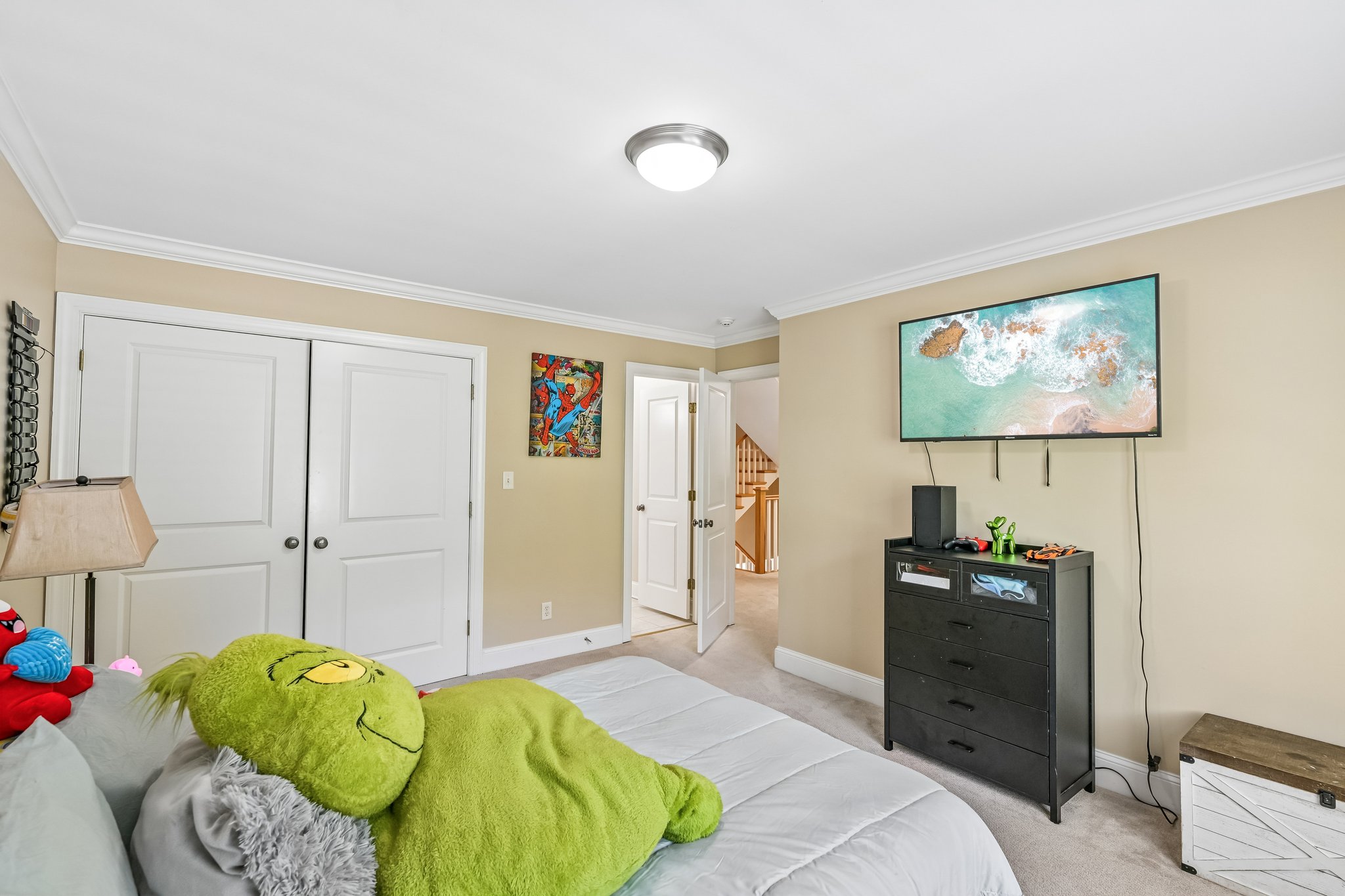 37th Avenue Pl-S2304-036.jpg