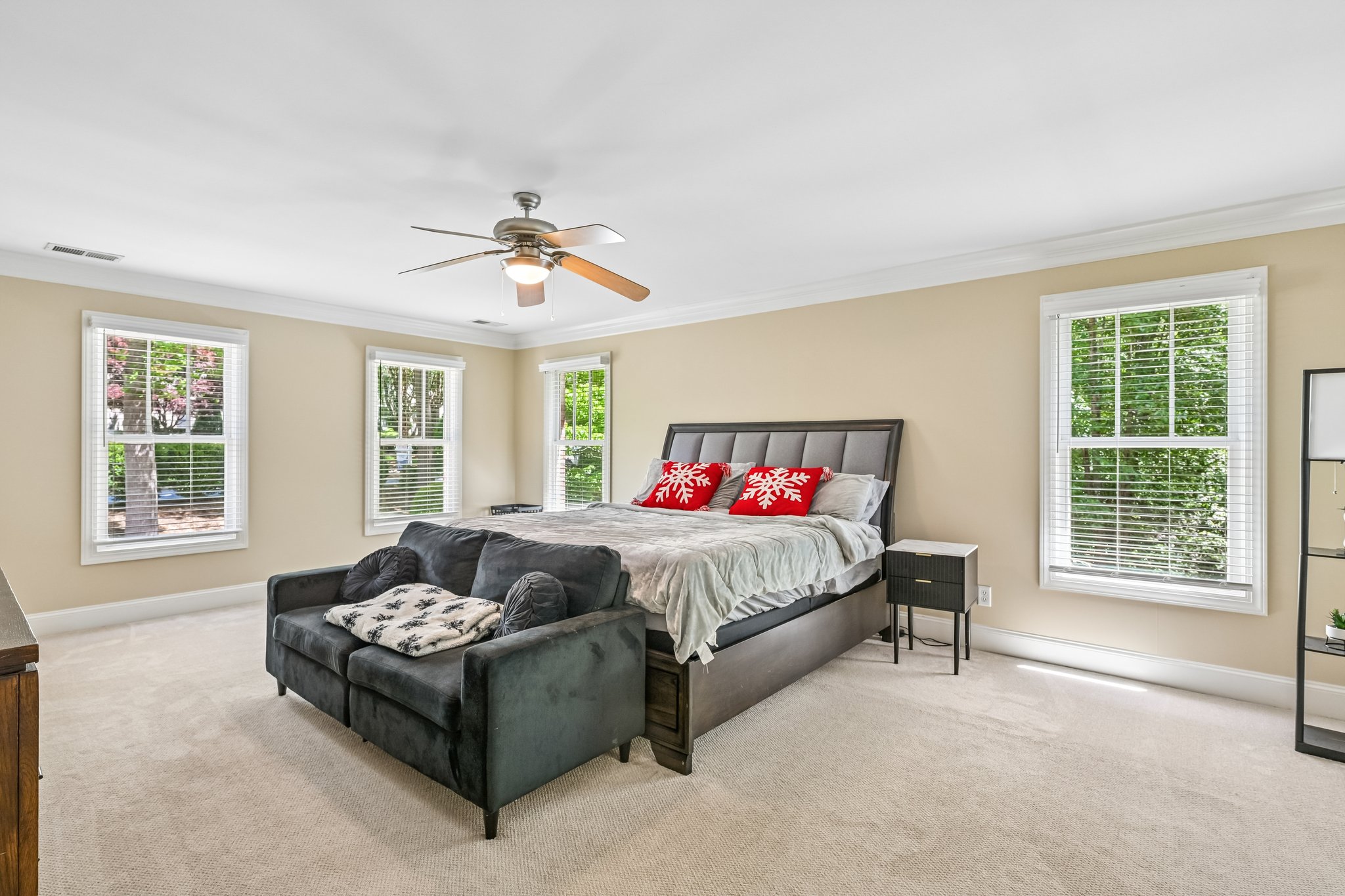 37th Avenue Pl-S2304-041.jpg