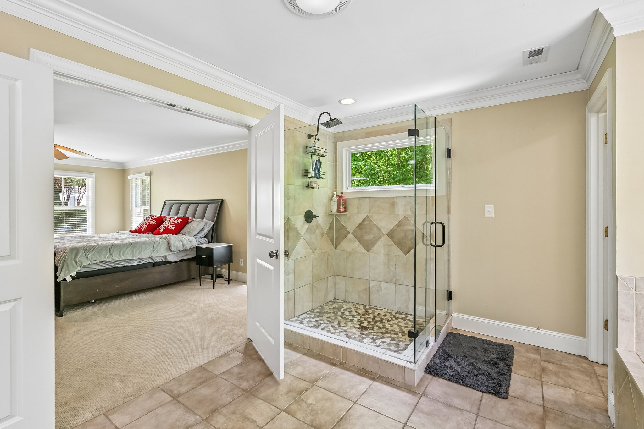 37th Avenue Pl-S2304-048.jpg