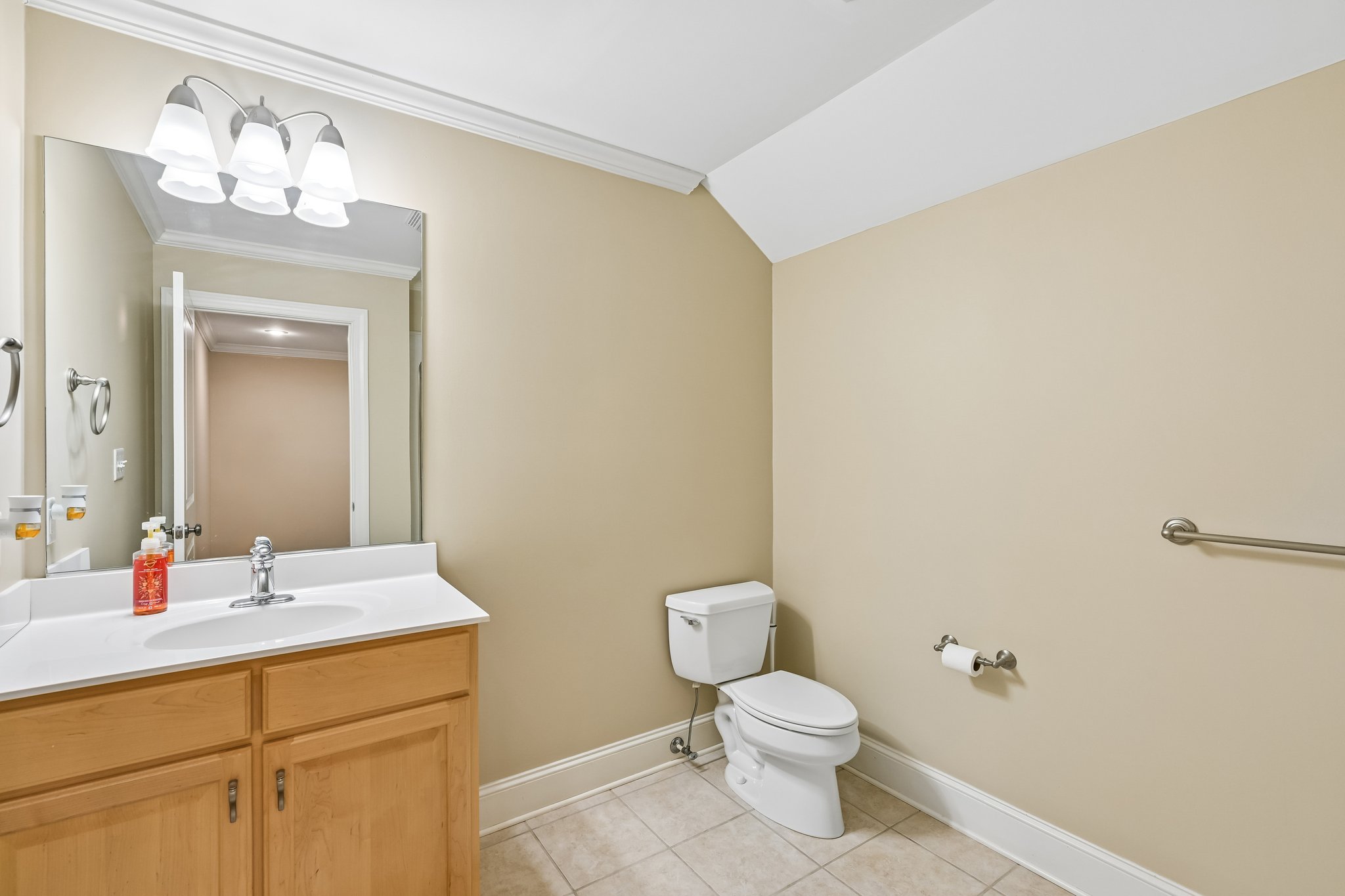 37th Avenue Pl-S2304-049.jpg