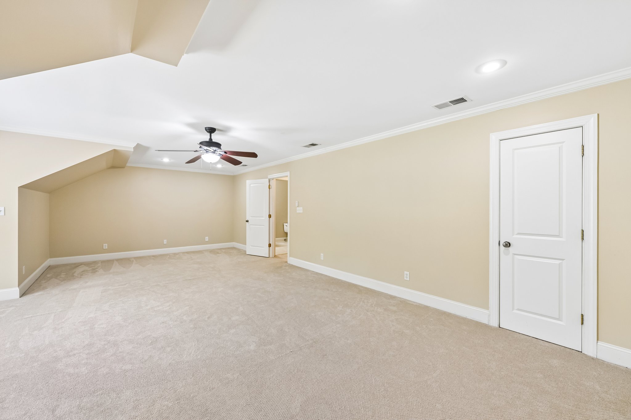 37th Avenue Pl-S2304-052.jpg