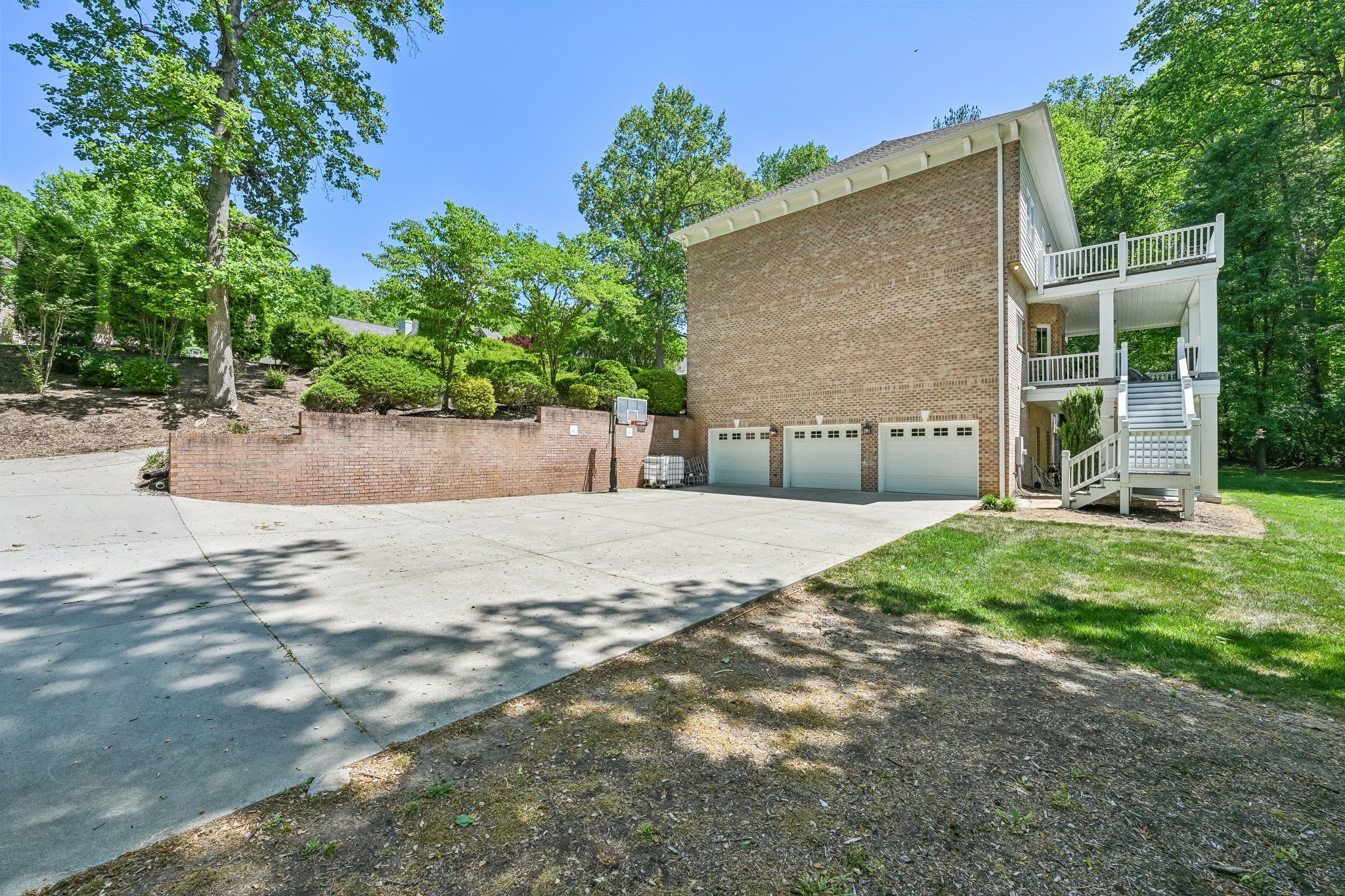 37th Avenue Pl-S2304-066.jpg