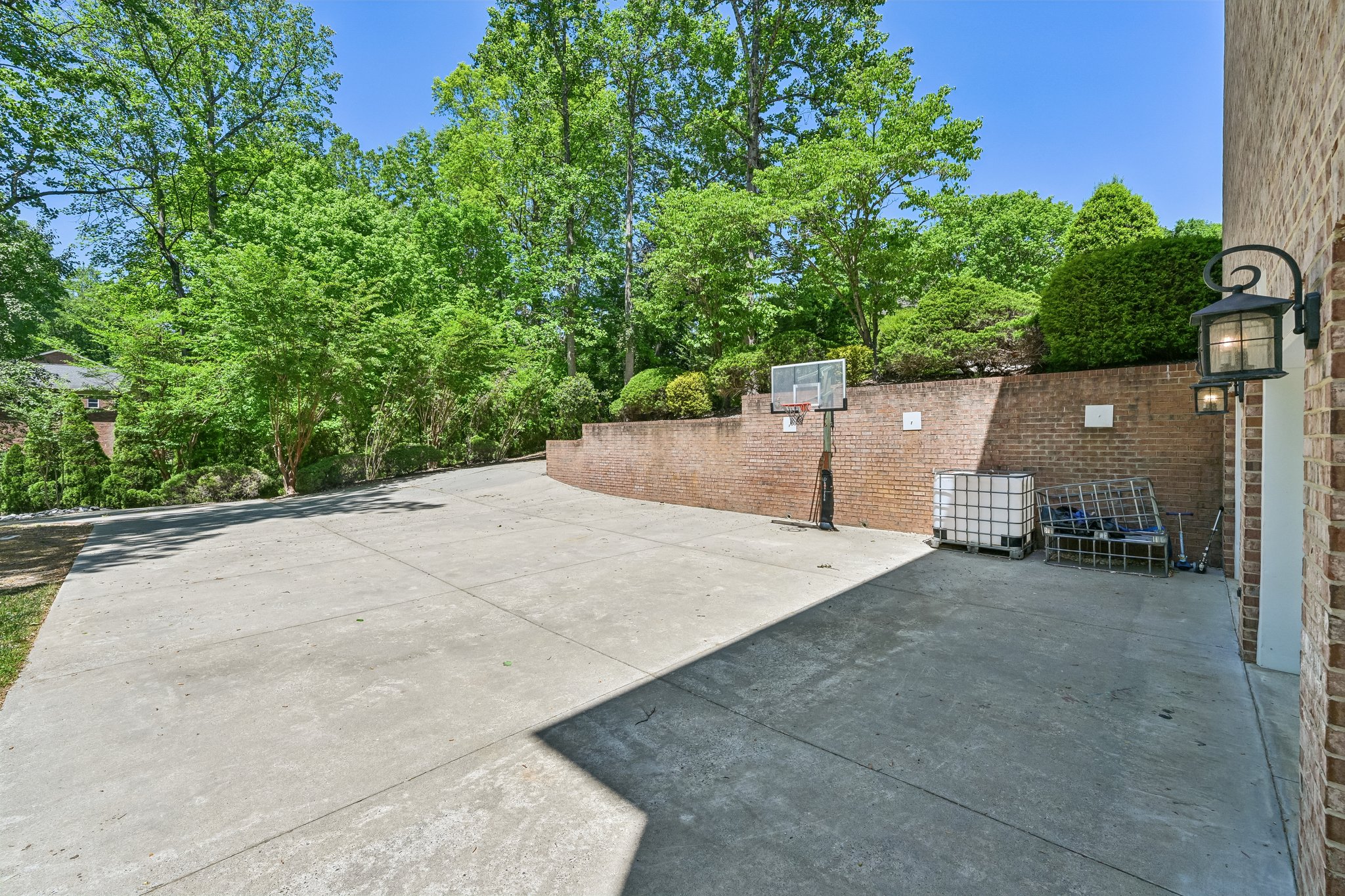 37th Avenue Pl-S2304-067.jpg