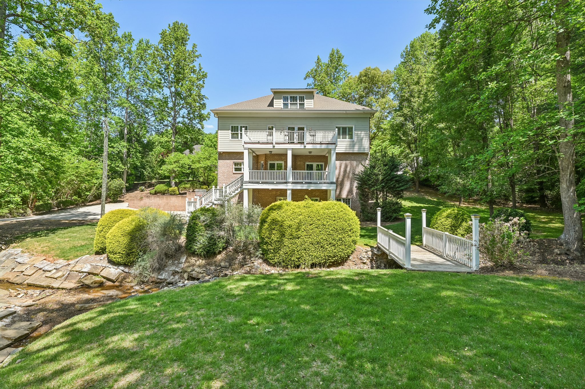 37th Avenue Pl-S2304-070.jpg