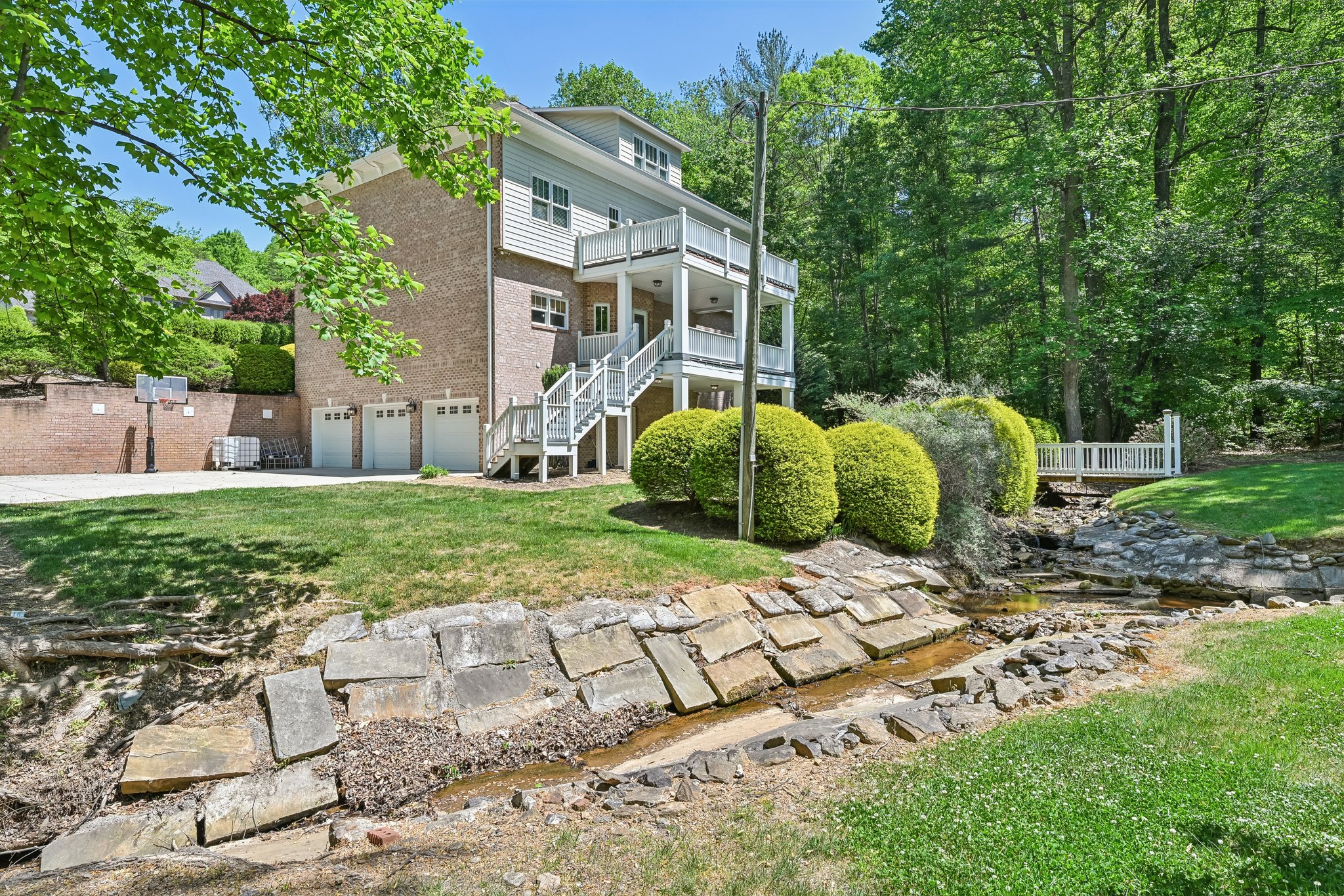 37th Avenue Pl-S2304-071.jpg