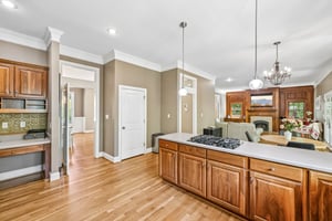 37th Avenue Pl-S2304-025.jpg