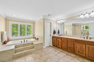 37th Avenue Pl-S2304-047.jpg