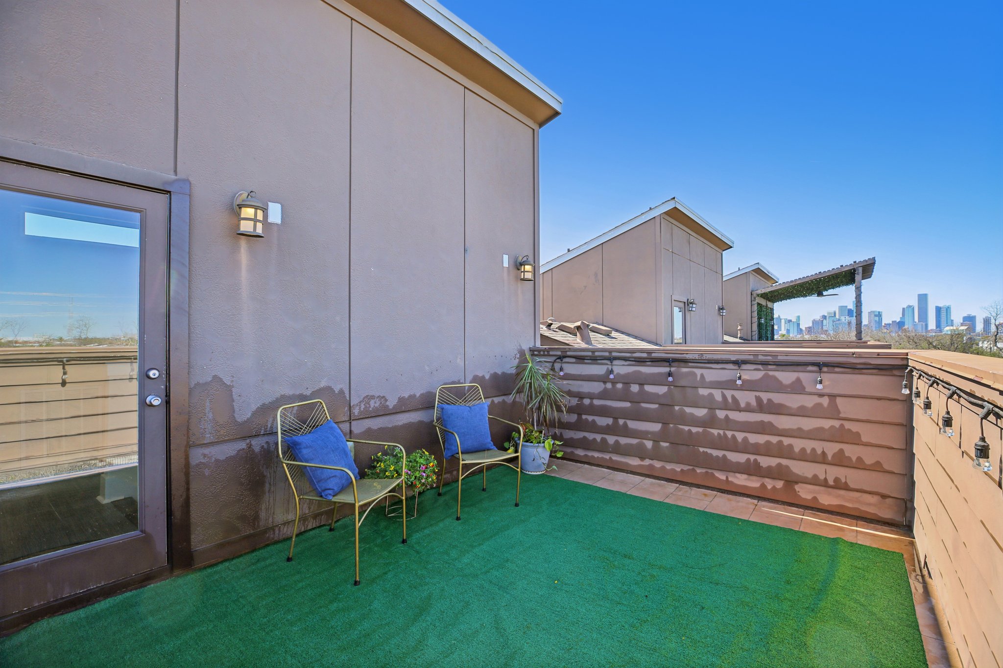 Burr St C-yellow door-S1303-038.jpg