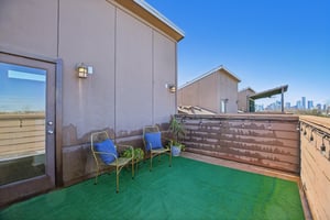 Burr St C-yellow door-S1303-038.jpg