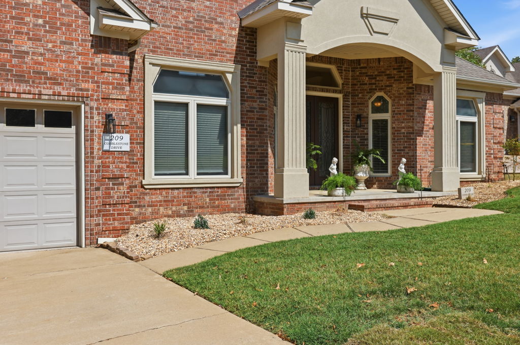 Residential real estate media in Cabot, Arkansas by Avery & Bryant